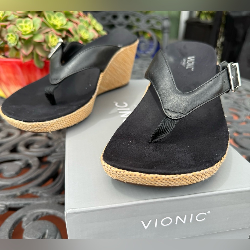 ⚫️Vionic Polina Black Leather Toe Post Arch Support Orthotic Support Sandal. 9 - Picture 2 of 8